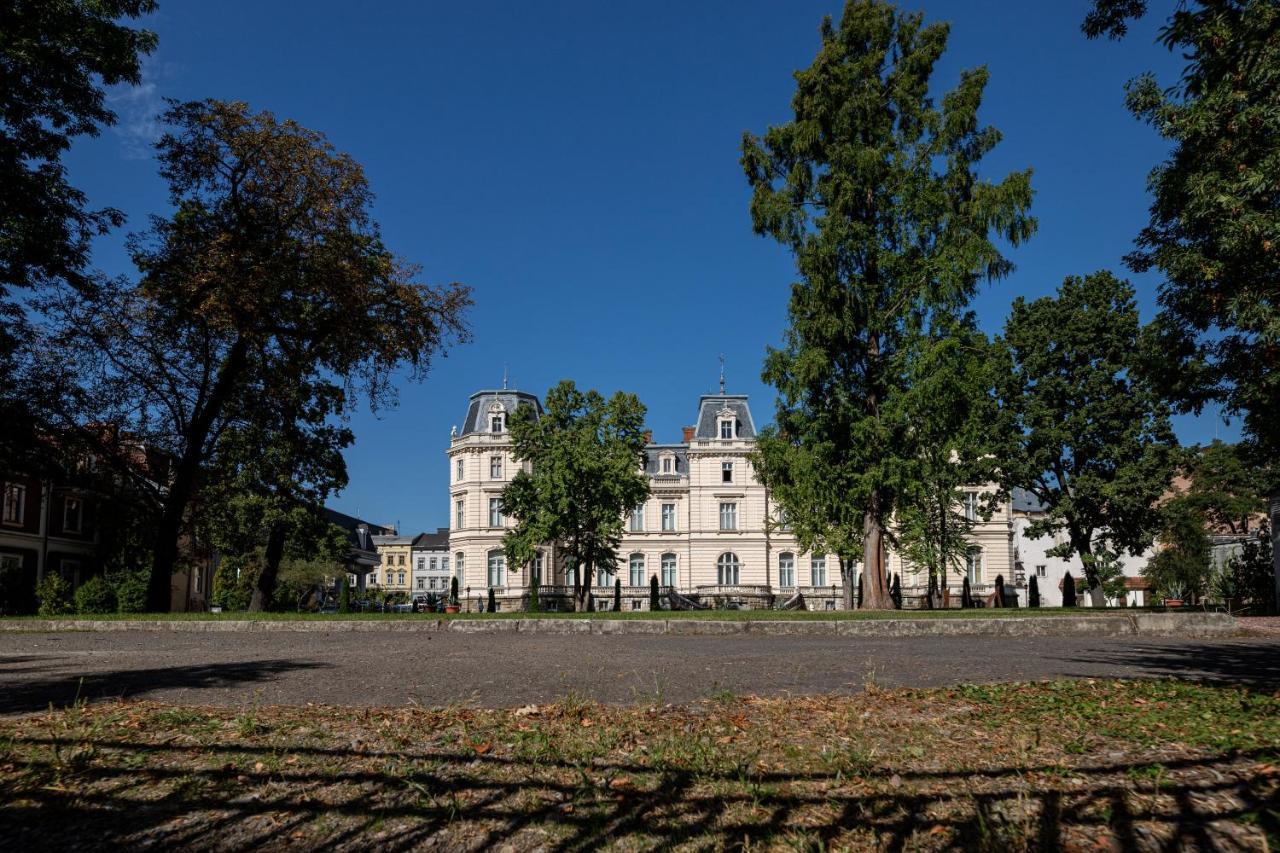2 Bedroom Apartment Tykha Street City Center With Parking Place Lviv Exteriör bild