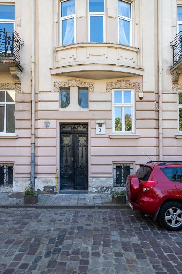 2 Bedroom Apartment Tykha Street City Center With Parking Place Lviv Exteriör bild