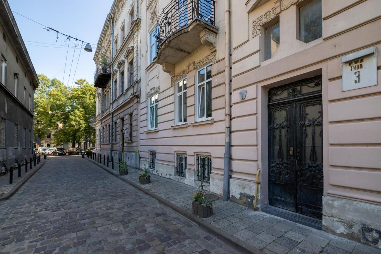 2 Bedroom Apartment Tykha Street City Center With Parking Place Lviv Exteriör bild
