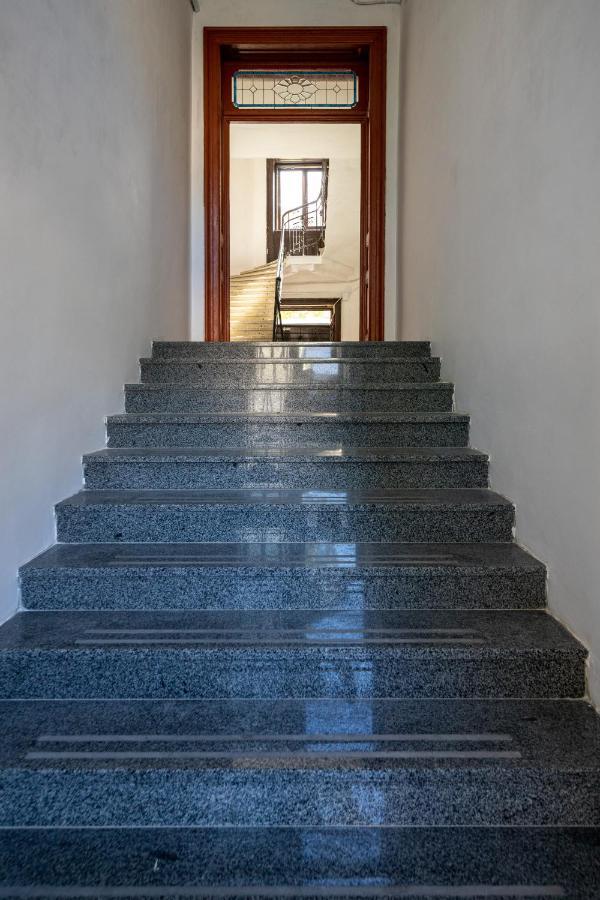 2 Bedroom Apartment Tykha Street City Center With Parking Place Lviv Exteriör bild