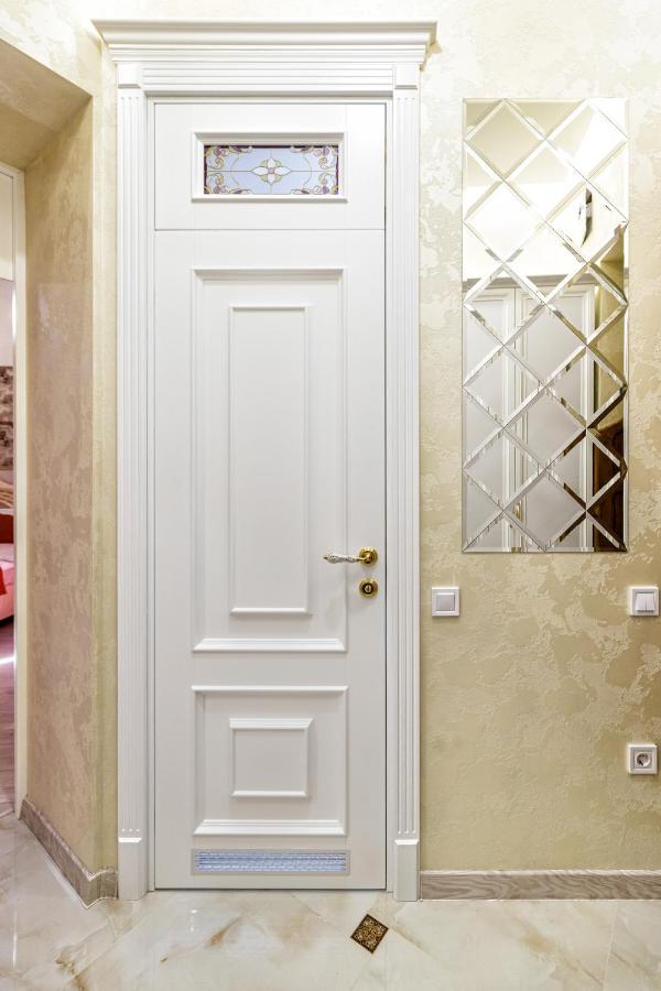 2 Bedroom Apartment Tykha Street City Center With Parking Place Lviv Exteriör bild