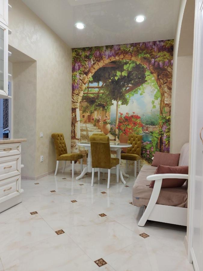 2 Bedroom Apartment Tykha Street City Center With Parking Place Lviv Exteriör bild